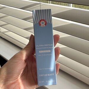 NEW First Aid Beauty Ultra repair rescue barrier balm